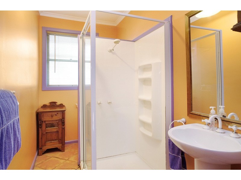 5 Winstanley Road, East Geelong VIC 3219