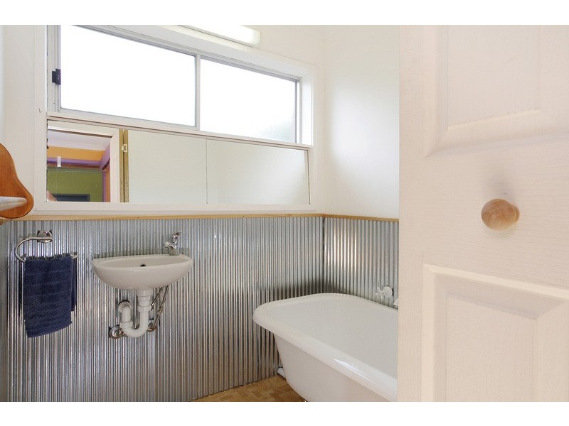 5 Winstanley Road, East Geelong VIC 3219