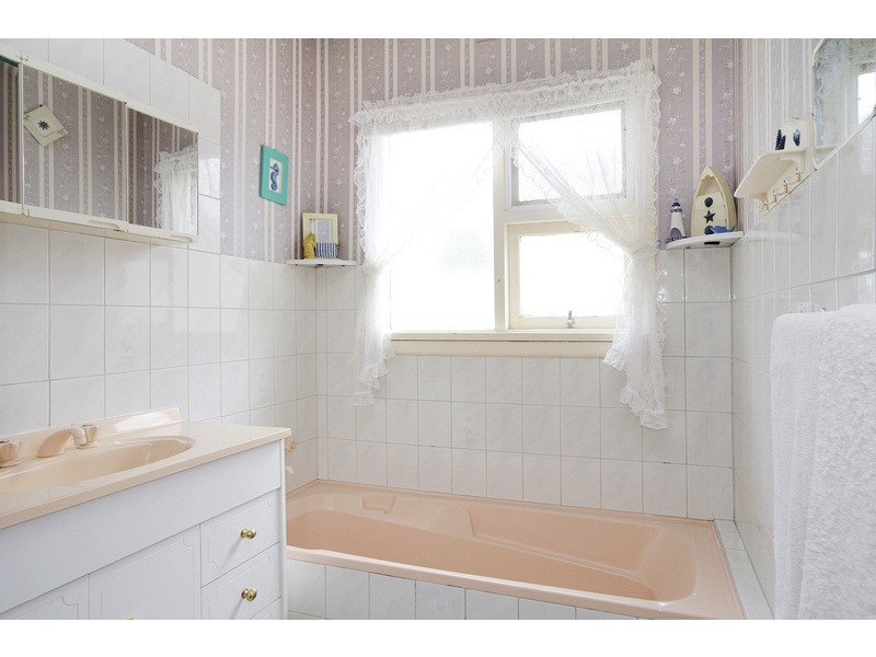 42 Iona Avenue, Belmont VIC 3216