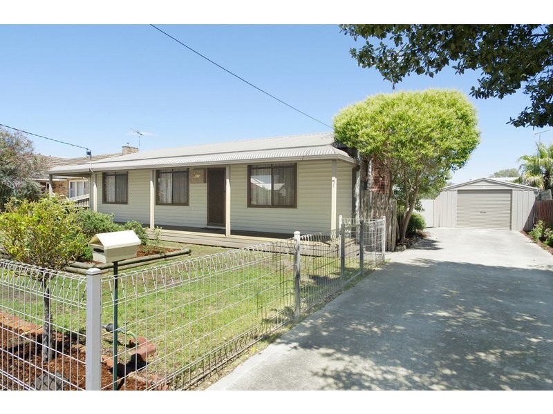 7 Staverly Road, Herne Hill VIC 3218