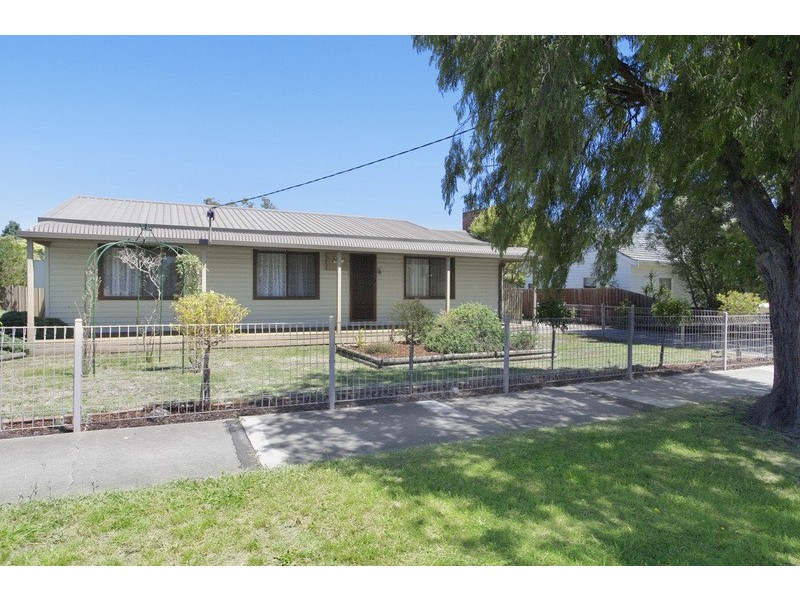 7 Staverly Road, Herne Hill VIC 3218