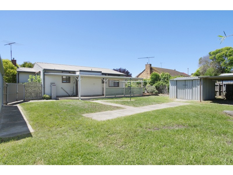 7 Staverly Road, Herne Hill VIC 3218