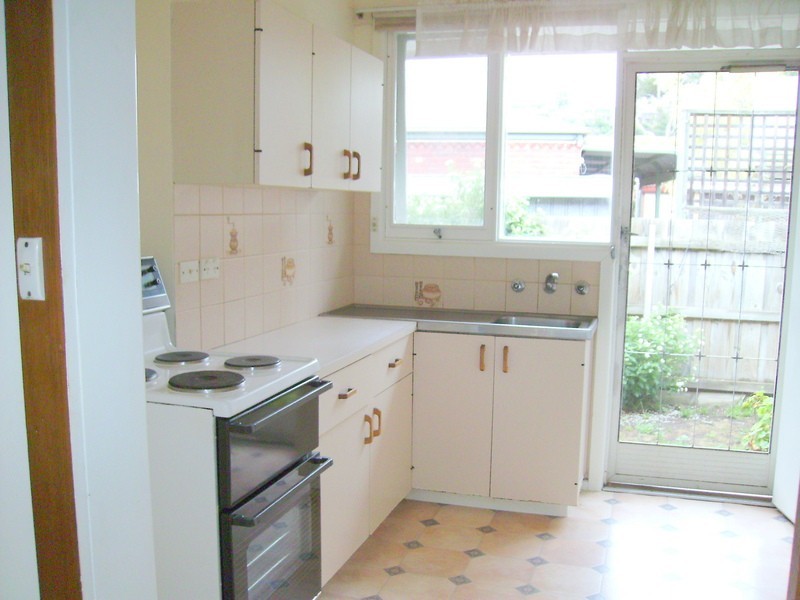 2/13 Glamis Street, Newtown VIC 3220