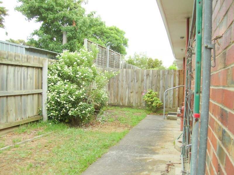 2/13 Glamis Street, Newtown VIC 3220