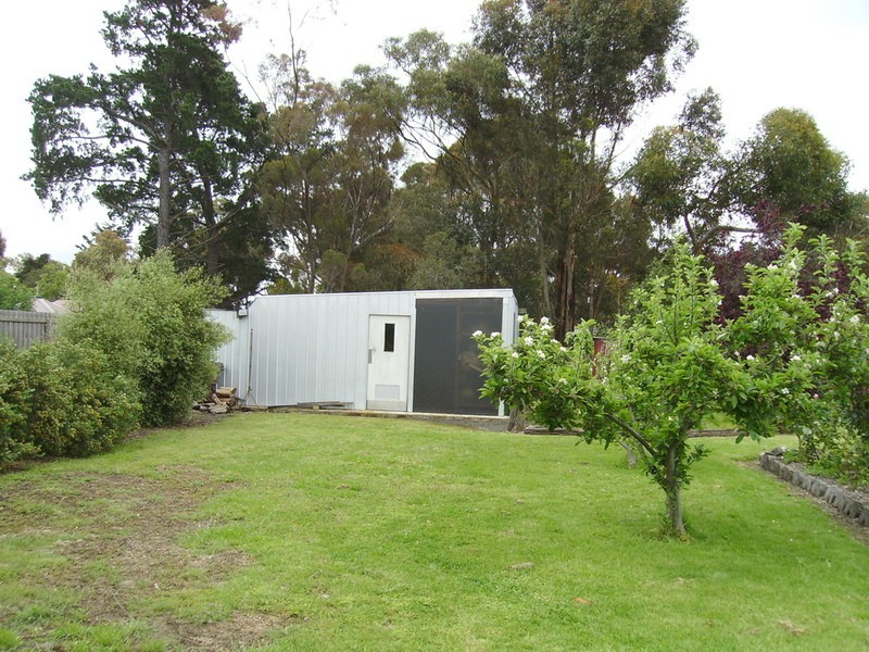 8 Coulter Street, Newcomb VIC 3219