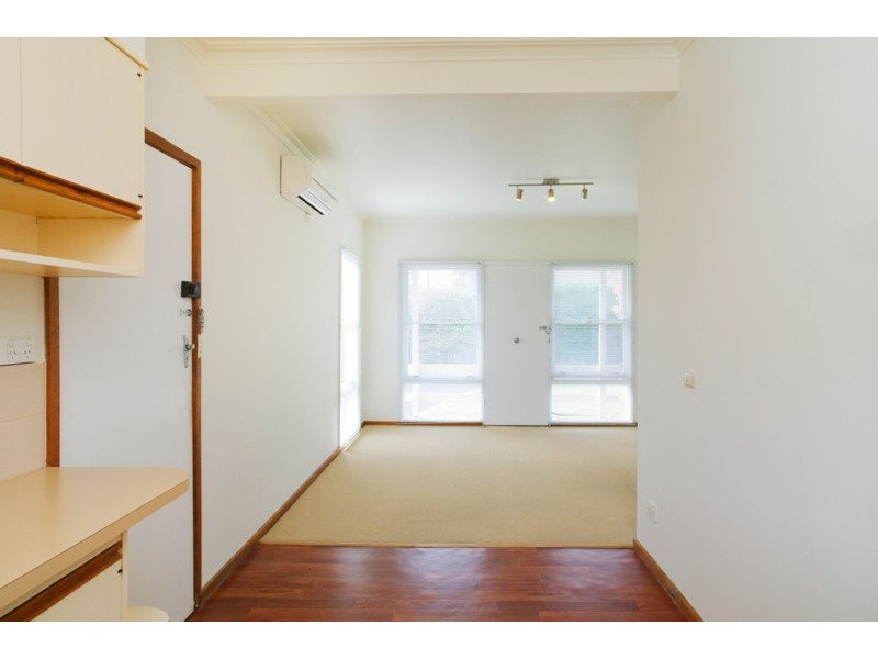 2/92 Aphrasia Street, Newtown VIC 3220