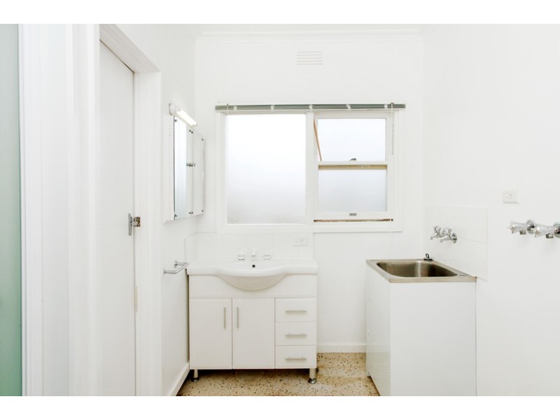 2/92 Aphrasia Street, Newtown VIC 3220