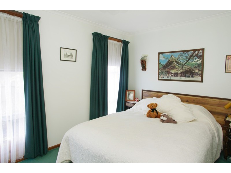 6 Telstar Court, Whittington VIC 3219