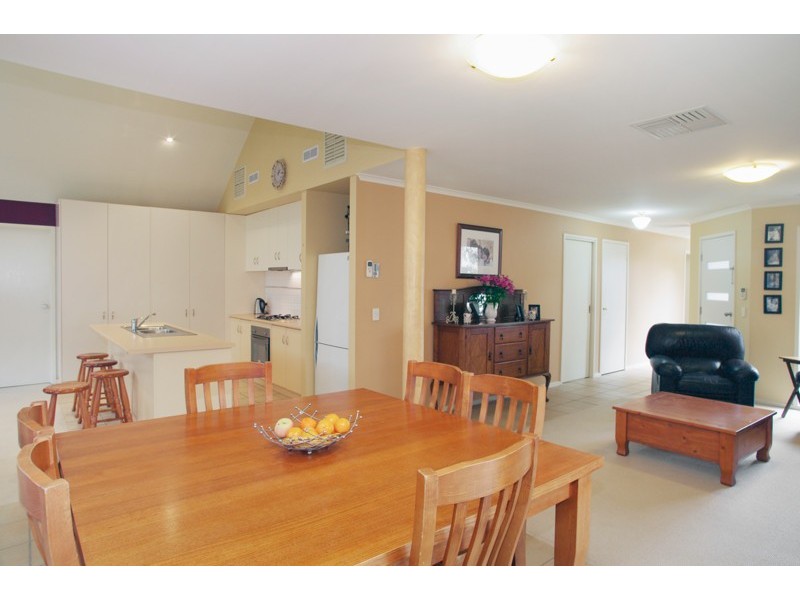 21 Meadowvale Drive, Grovedale VIC 3216