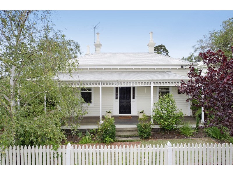 30 Pleasant Street, Newtown VIC 3220
