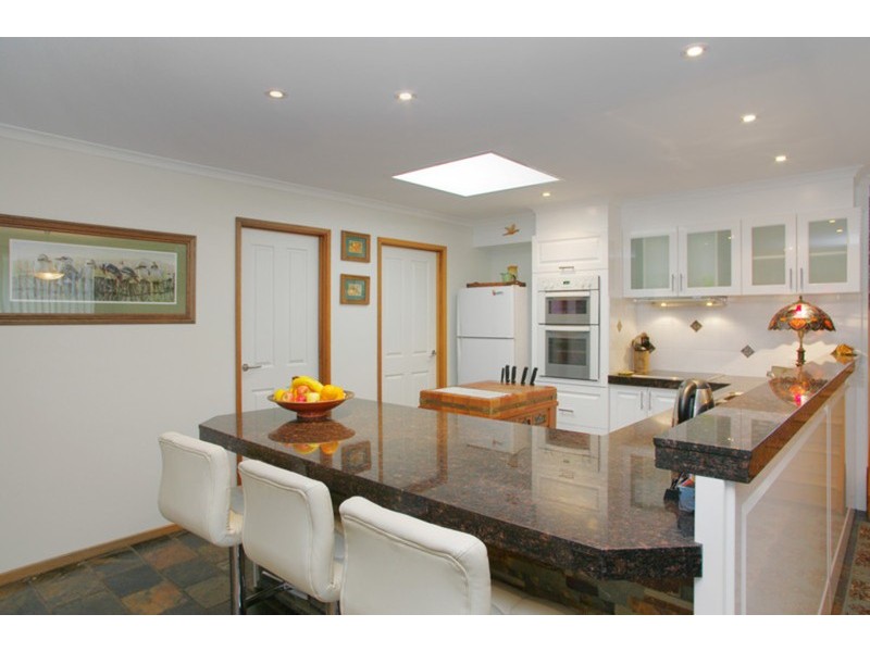 8 Rolfe Court, Leopold VIC 3224