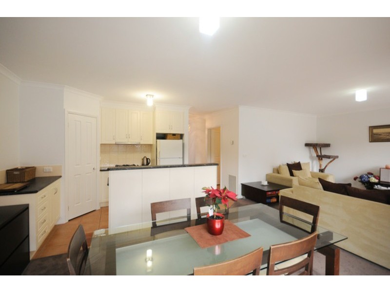 2/17 Granby Crescent, Highton VIC 3216