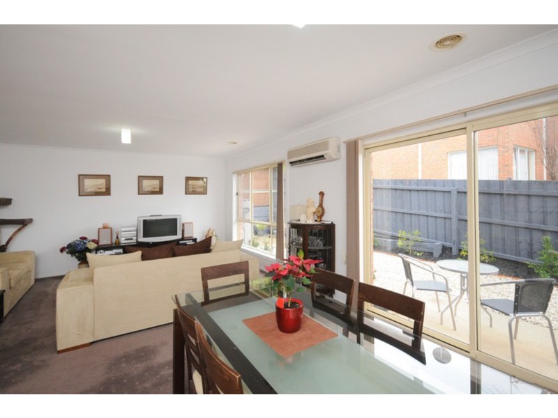 2/17 Granby Crescent, Highton VIC 3216