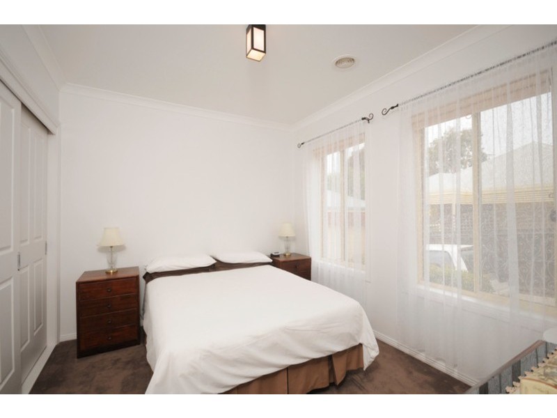 2/17 Granby Crescent, Highton VIC 3216