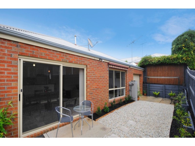 2/17 Granby Crescent, Highton VIC 3216
