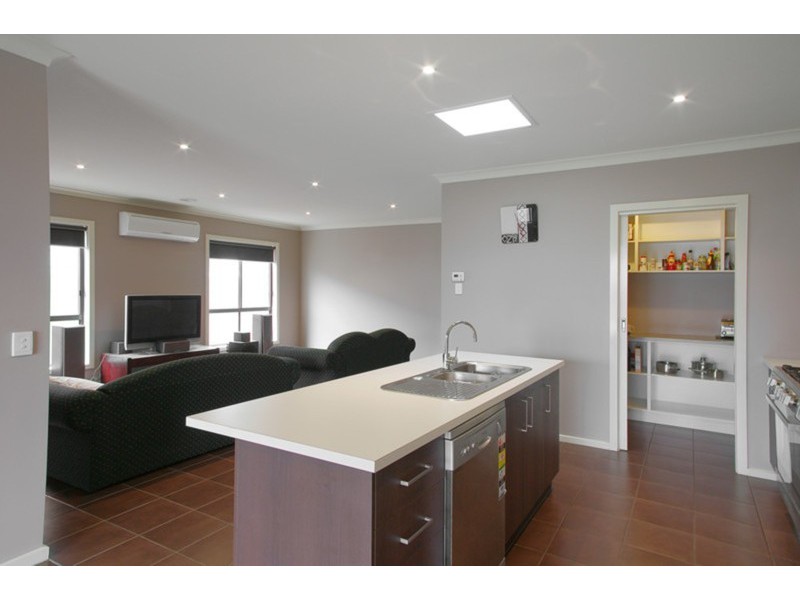 15 Hipwell Court, Lovely Banks VIC 3221