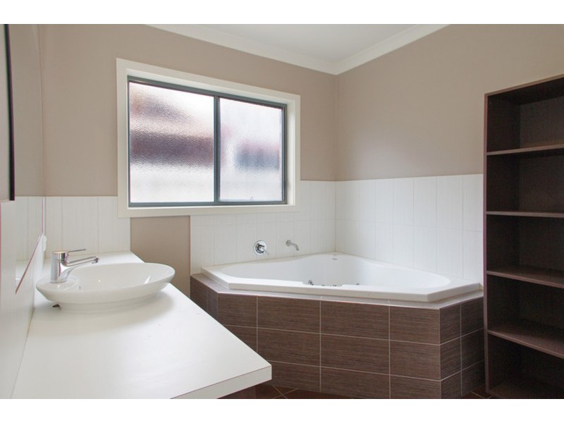 15 Hipwell Court, Lovely Banks VIC 3221