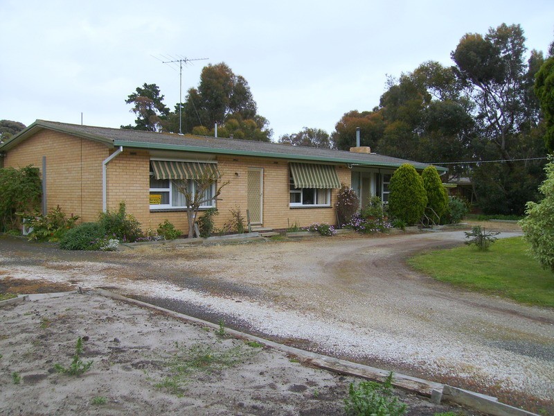 8 Coulter Street, Newcomb VIC 3219