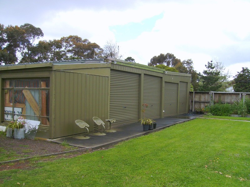 8 Coulter Street, Newcomb VIC 3219