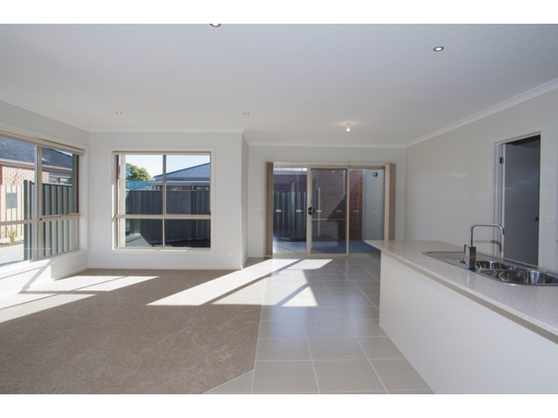 2/6 Koala Court, Whittington VIC 3219