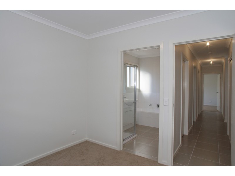 2/6 Koala Court, Whittington VIC 3219