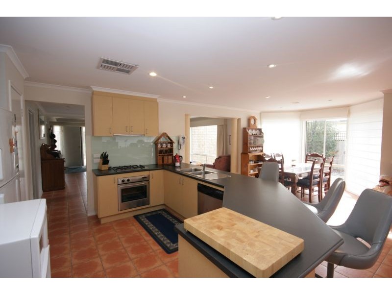 7 Greenleaf Drive, Lara VIC 3212