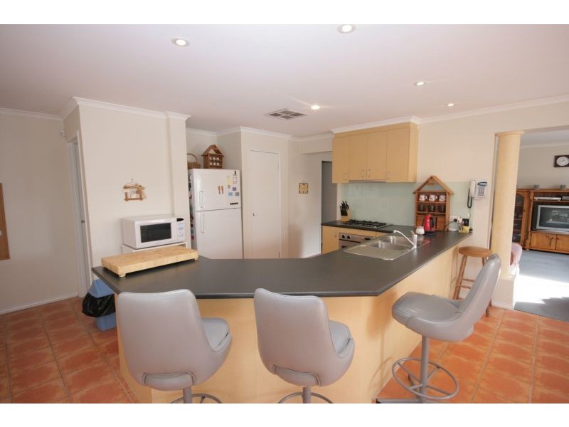 7 Greenleaf Drive, Lara VIC 3212