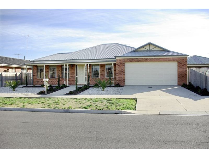 9 Country Gardens Drive, Lara VIC 3212