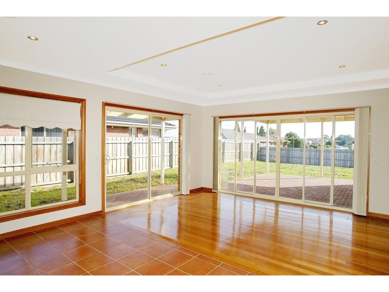 9 Country Gardens Drive, Lara VIC 3212