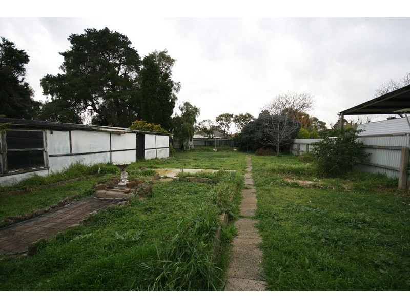 4 Myrtle Grove, North Shore VIC 3214