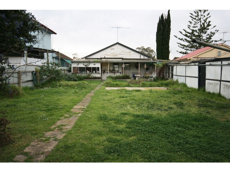 4 Myrtle Grove, North Shore VIC 3214