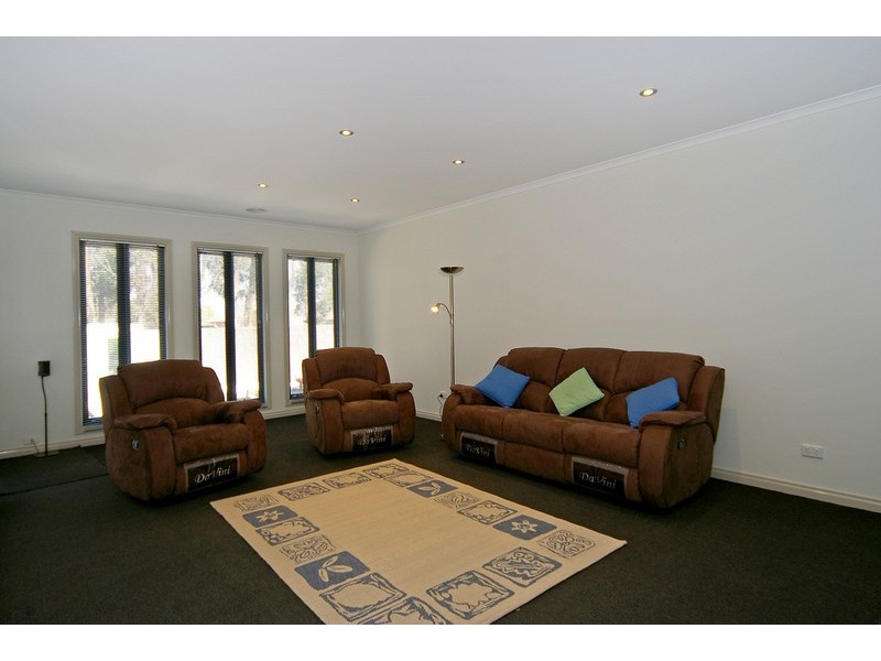 99 McClelland Avenue, Lara VIC 3212