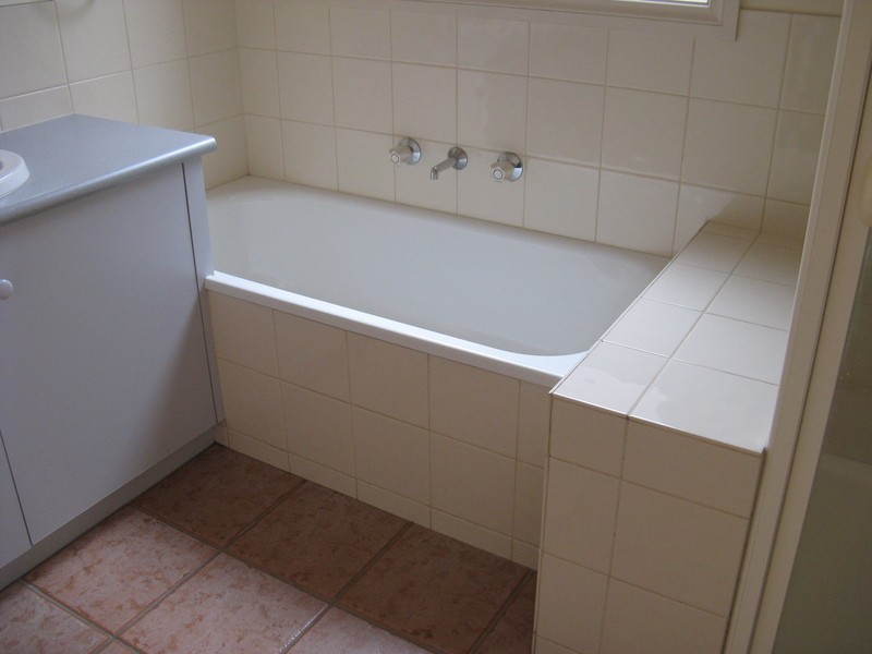 4 Huon Crescent, Leopold VIC 3224