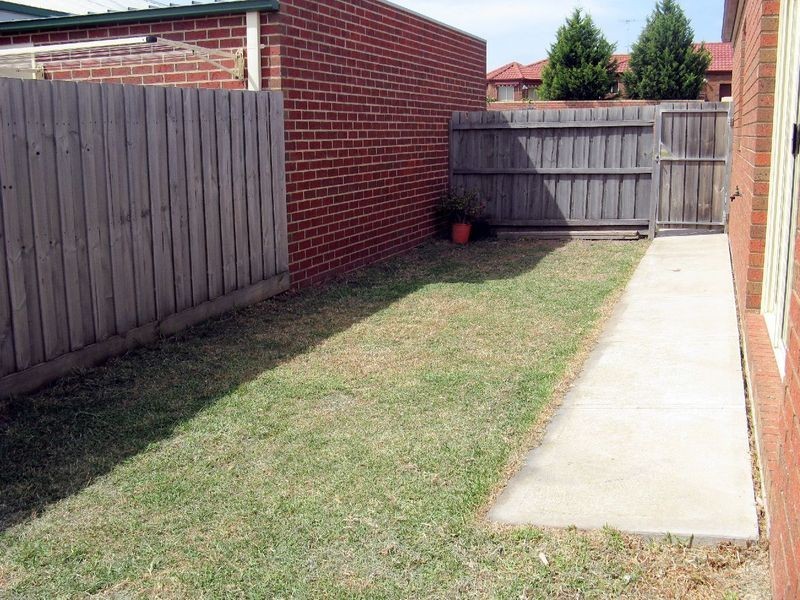 4 Huon Crescent, Leopold VIC 3224