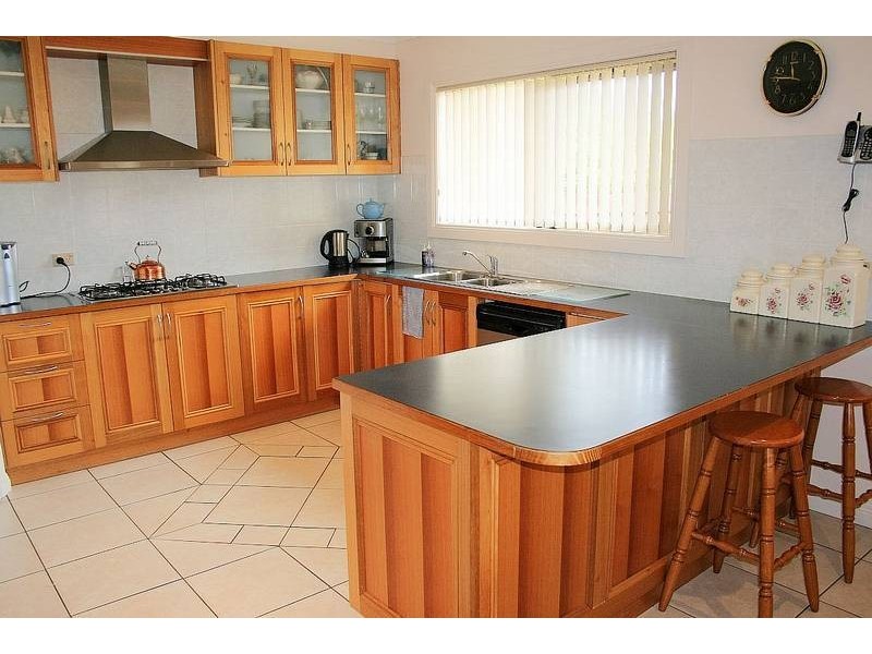 18 Canowindra Way, Leopold VIC 3224