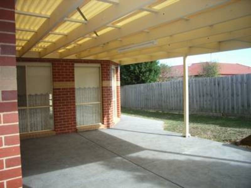 5 Huon Crescent, Leopold VIC 3224