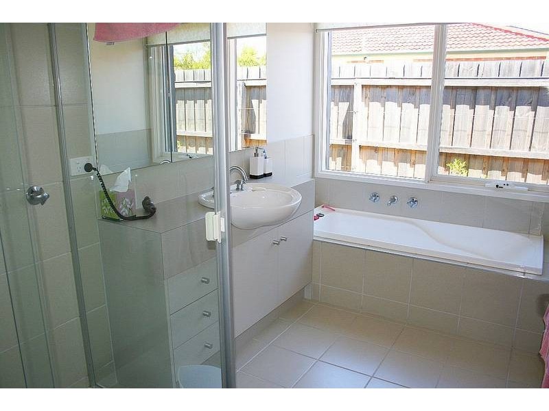 18 Waugh Court, Leopold VIC 3224