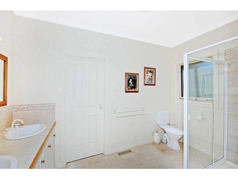 18 Huon Crescent, Leopold VIC 3224