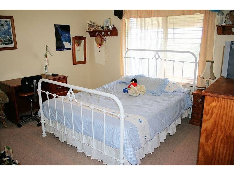 18 Huon Crescent, Leopold VIC 3224