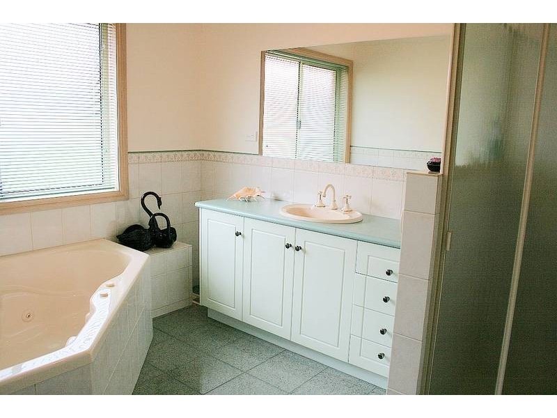 26 Washington Gardens, Leopold VIC 3224