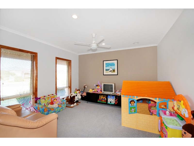 27 Huon Crescent, Leopold VIC 3224