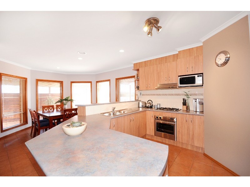 27 Huon Crescent, Leopold VIC 3224