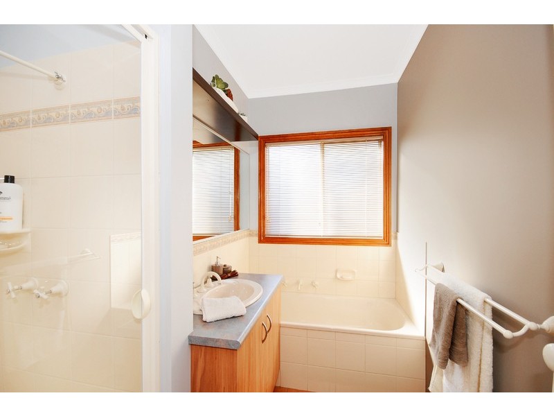 27 Huon Crescent, Leopold VIC 3224