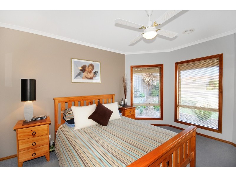27 Huon Crescent, Leopold VIC 3224