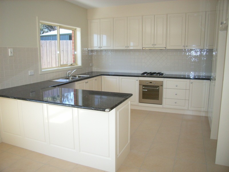 2/12 Kylemore Court, Leopold VIC 3224