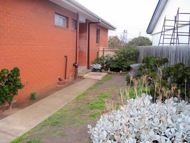 4 Young Street, Breakwater VIC 3219