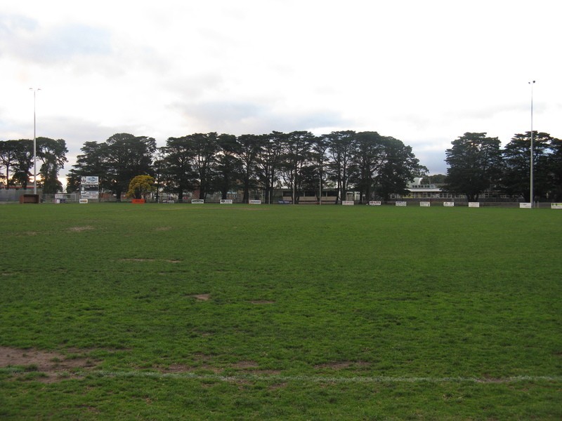 4 Young Street, Breakwater VIC 3219