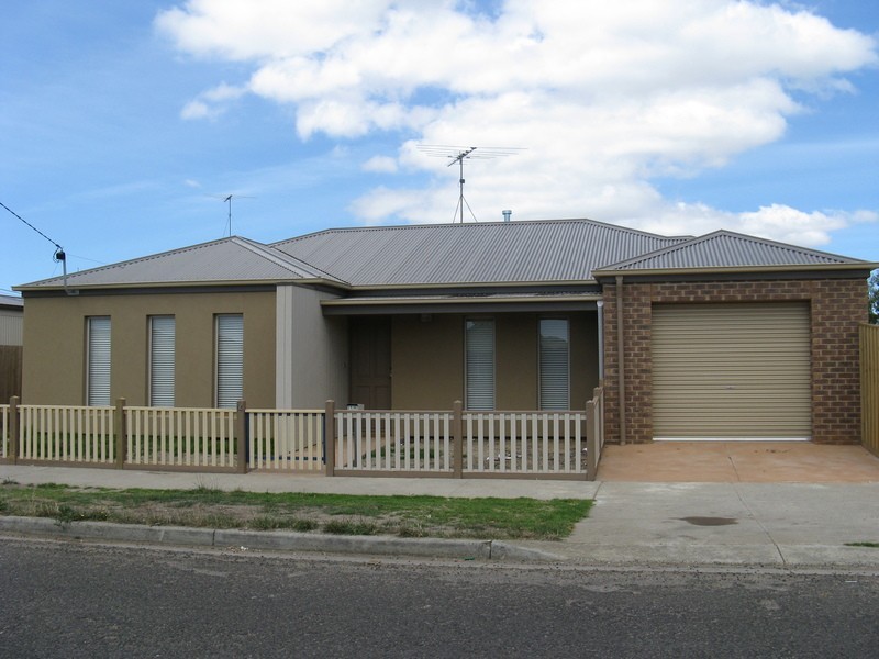 14 Thompson Street, Whittington VIC 3219