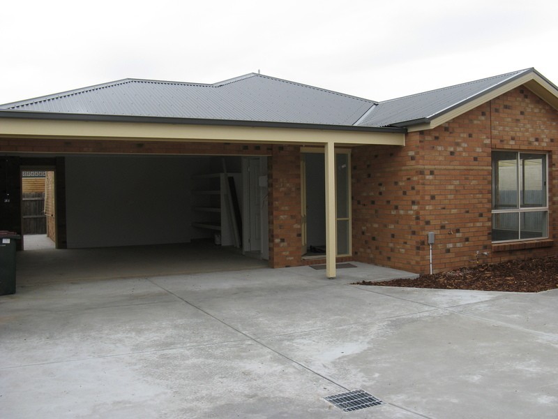 2/50 Wilsons Road, Newcomb VIC 3219