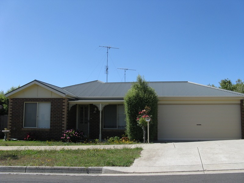 17 Huon Crescent, Leopold VIC 3224